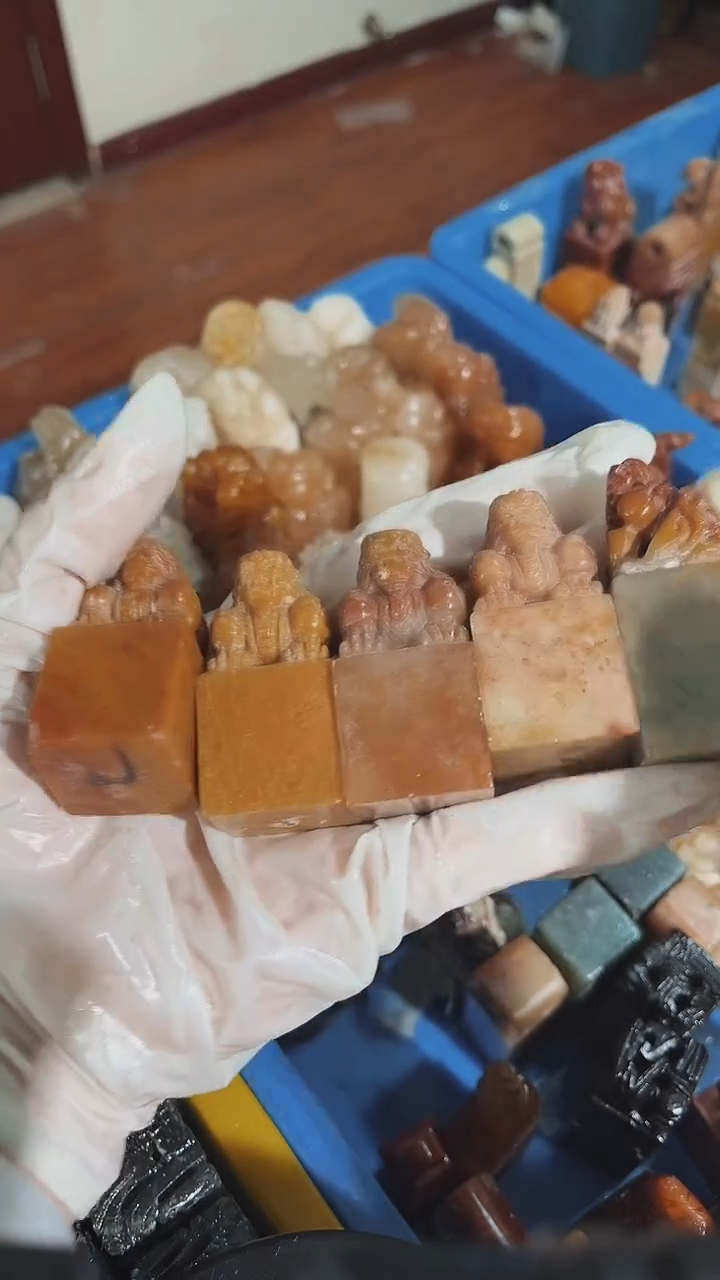 老挝石惠****?瑕疵不规则章