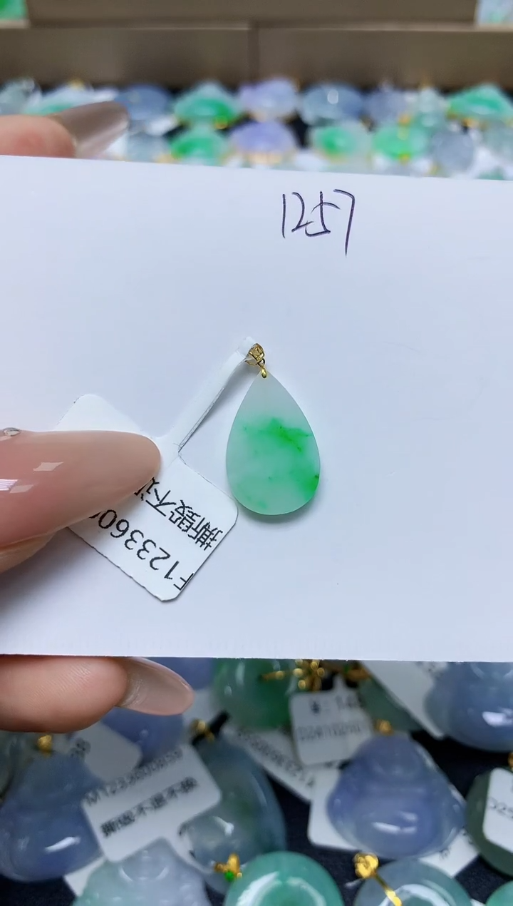 翡翠18K金镶嵌颈饰 天然缅甸翡翠A货