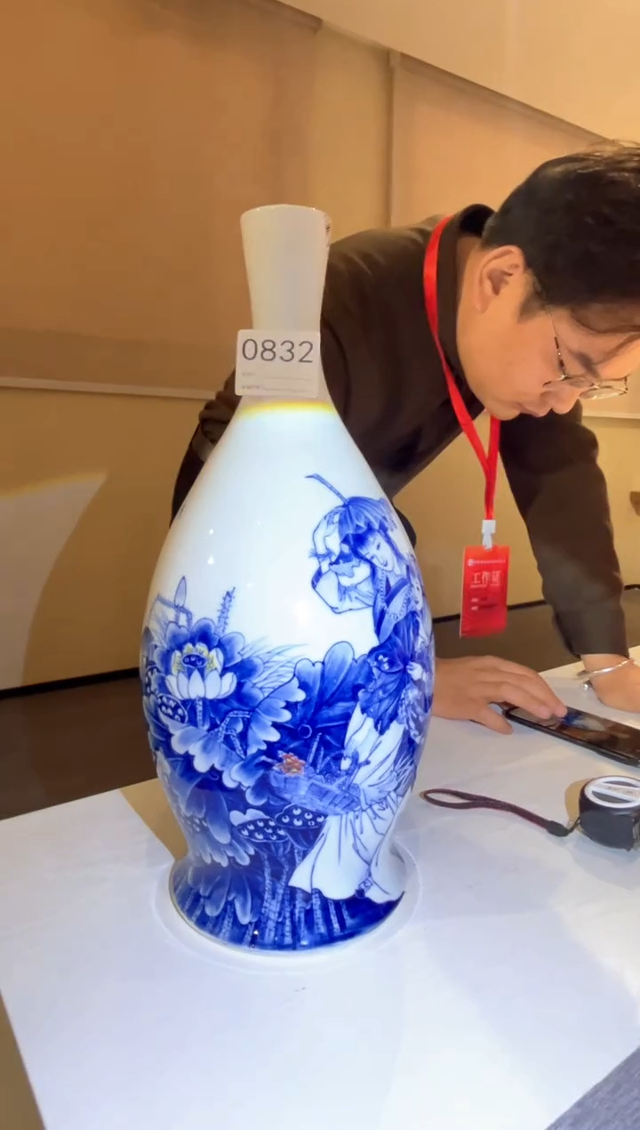 【闪购商品】摆件景德镇陶瓷青花美人赏瓶832