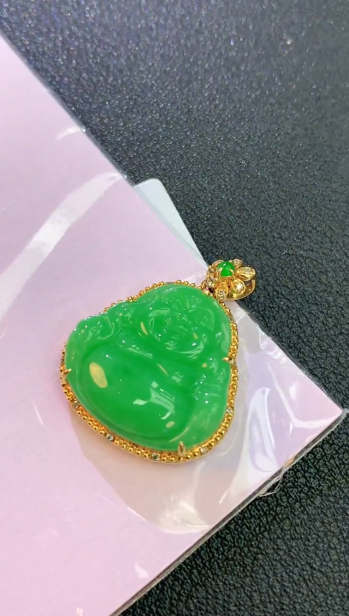 颈饰18K金镶嵌翡翠赠礼盒 麦麦