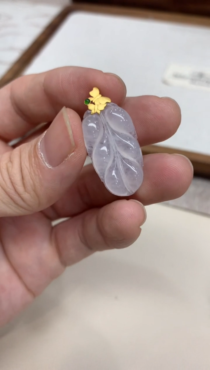 【闪购商品】翡翠吊坠(不含链)18K金镶嵌叶子