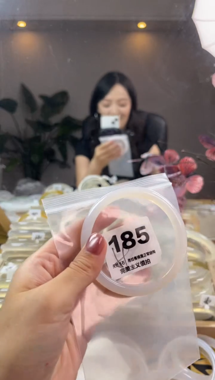 玛瑙/玉髓手镯未镶嵌185