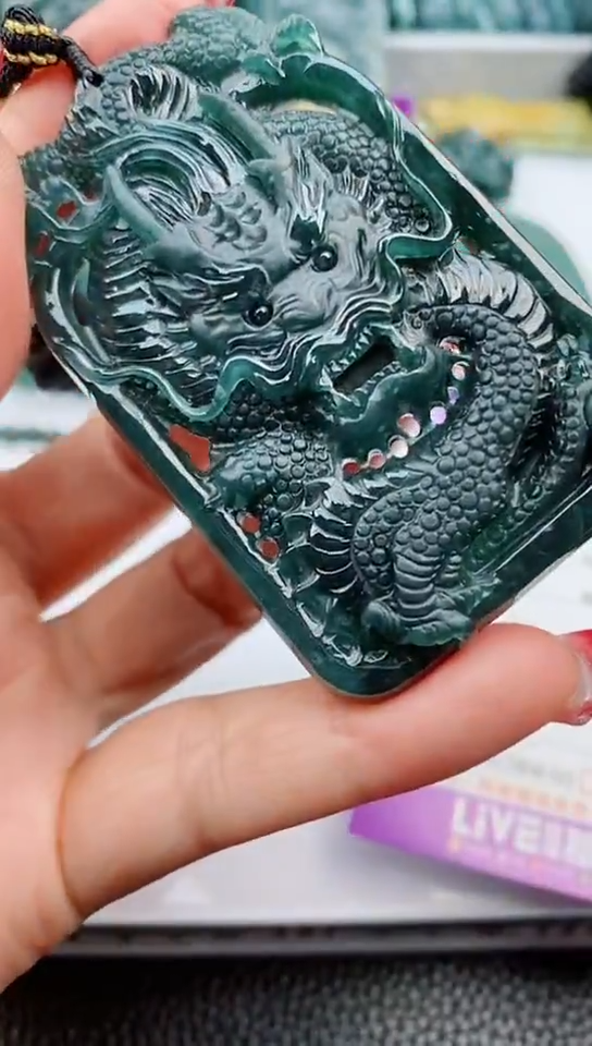 【闪购商品】翡翠颈饰未镶嵌