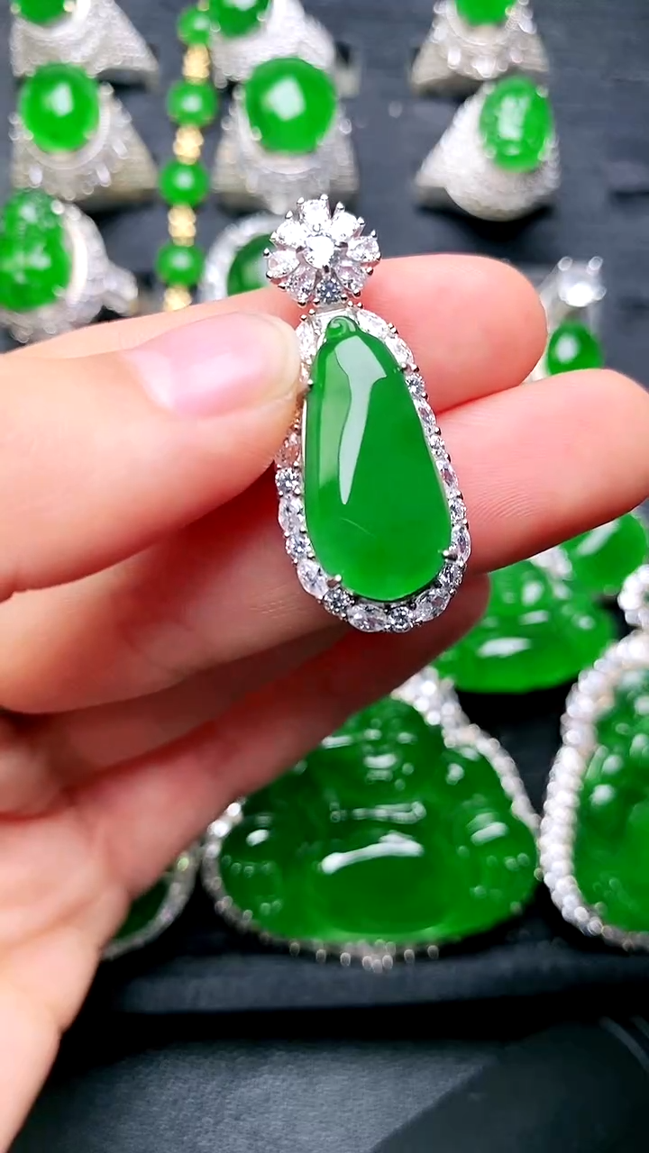 【闪购商品】翡翠吊坠(赠链)未镶嵌福瓜吊坠