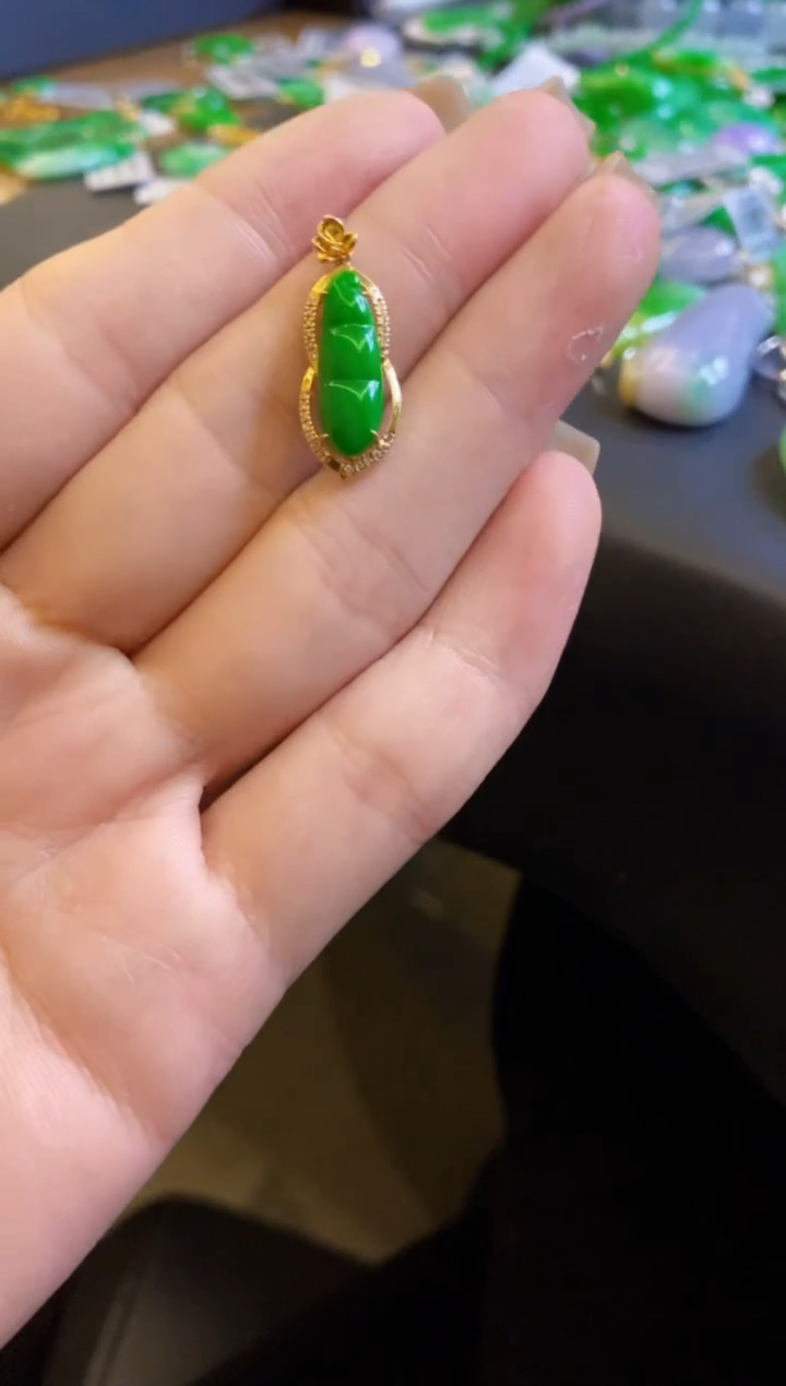 【闪购商品】翡翠颈饰18K金镶嵌吊坠