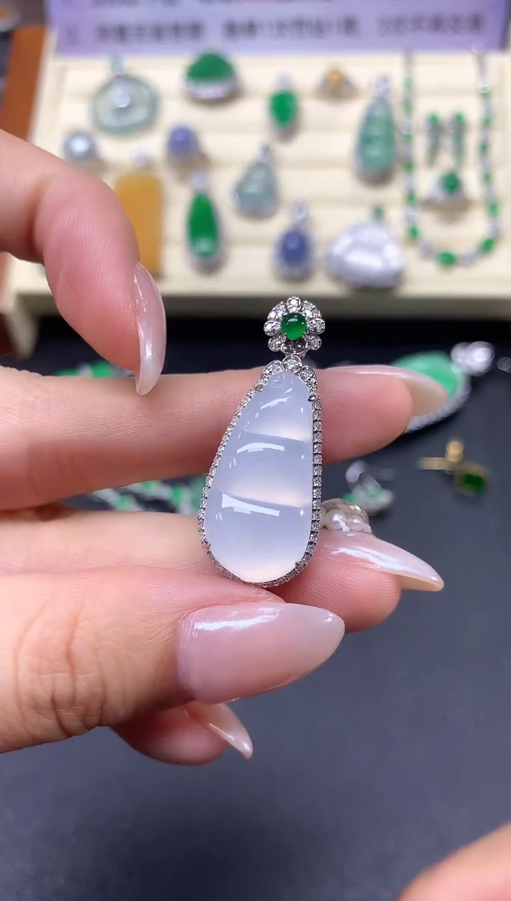 【闪购商品】翡翠吊坠(不含链)18K金镶嵌吊坠|6800+680