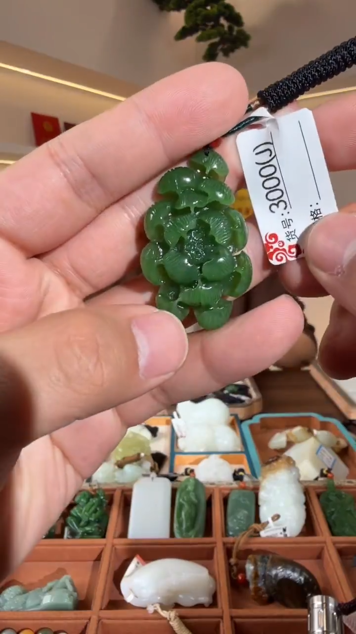 颈饰未镶嵌和田玉J