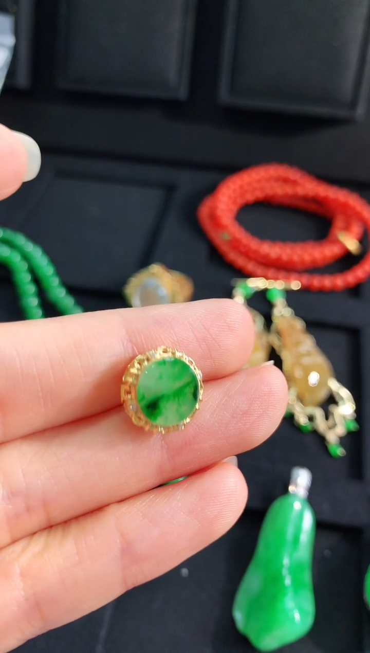 【闪购商品】翡翠吊坠(不含链)18K金镶嵌吊坠