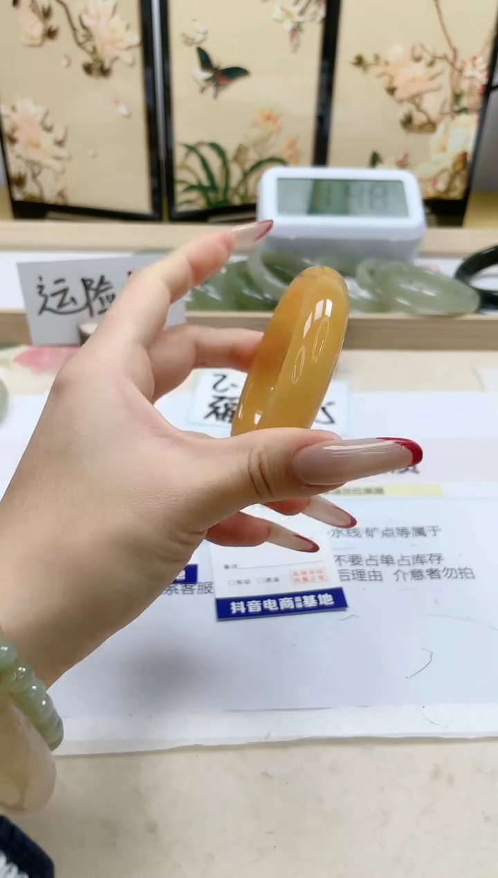 【闪购商品】石英质玉手镯未镶嵌158/54.6