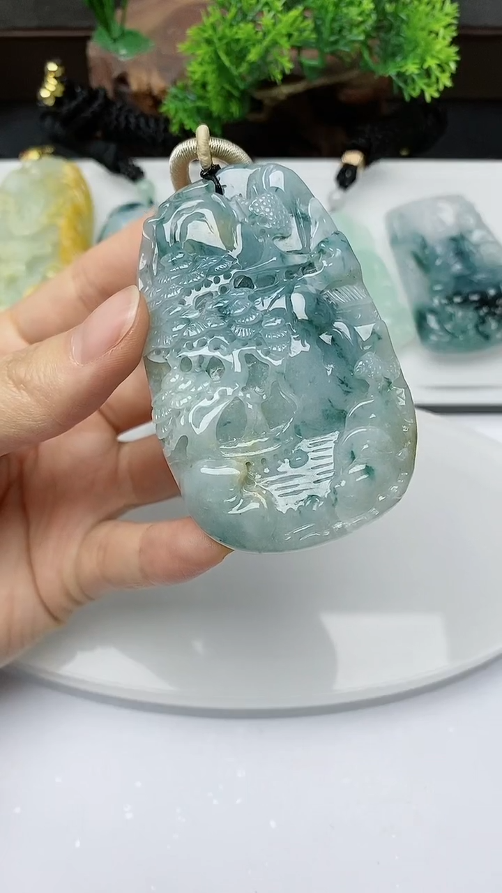 【闪购商品】翡翠颈饰未镶嵌        