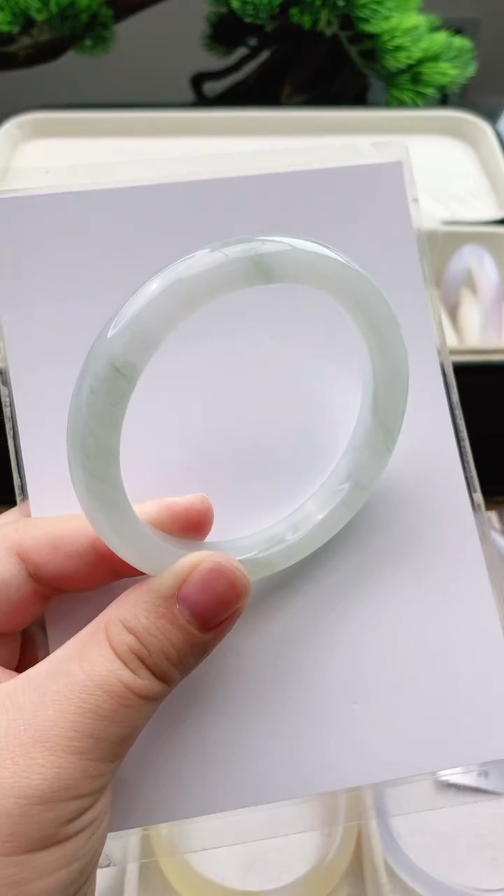 【闪购商品】石英质玉手镯未镶嵌60