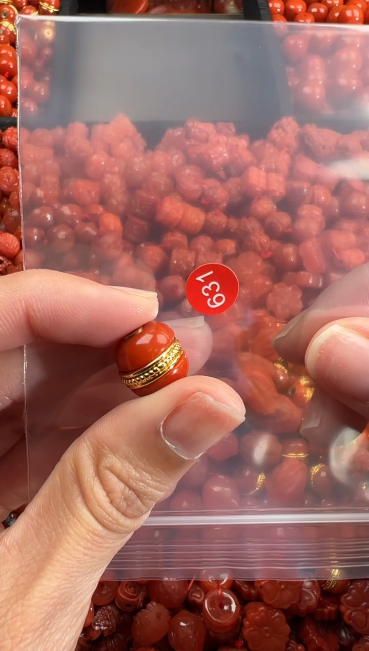 南红玛瑙未镶嵌颈饰1