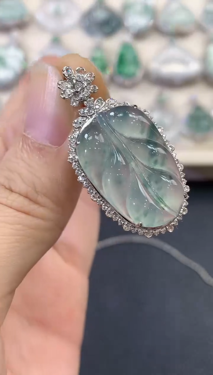 【闪购商品】翡翠吊坠(不含链)18K金镶嵌B116