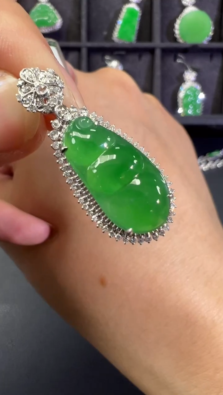 吊坠(不含链)18K金镶嵌翡翠B35|9999