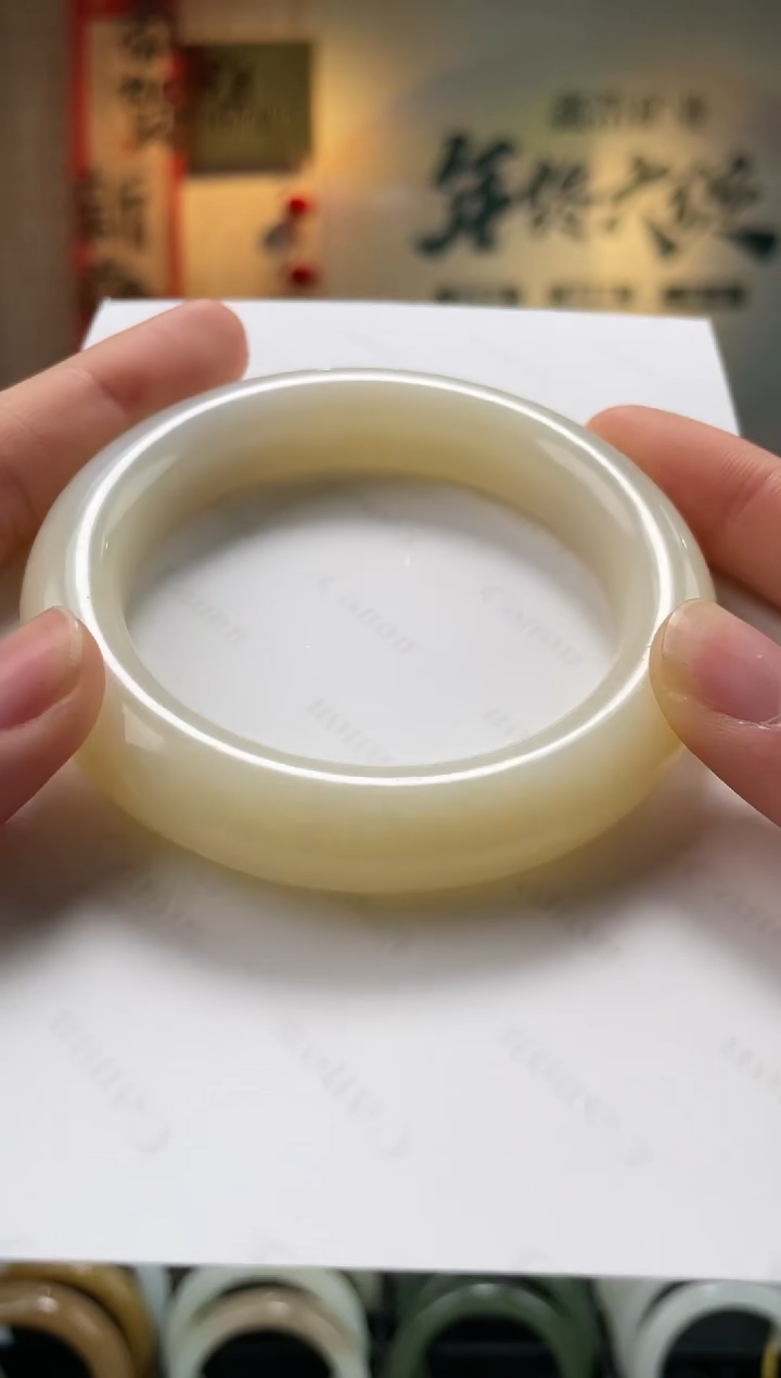 【闪购商品】和田玉手镯未镶嵌圈口备注 蜂蜜糖手镯一条