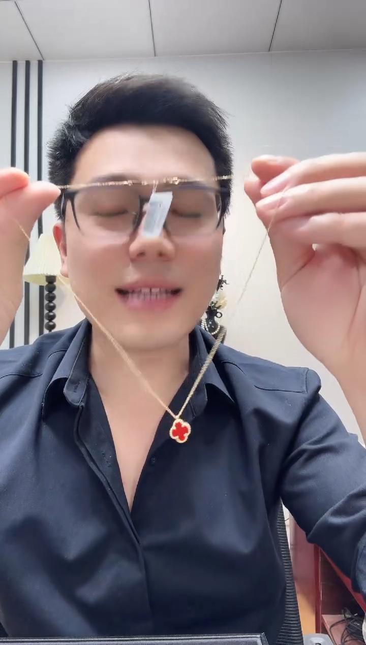 18K金镶嵌套链玛瑙/玉髓飒红色k黄，9.5mm四叶草套链