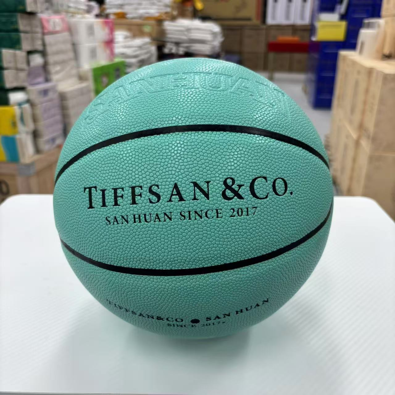 湖蓝色篮球礼盒成人耐磨YF