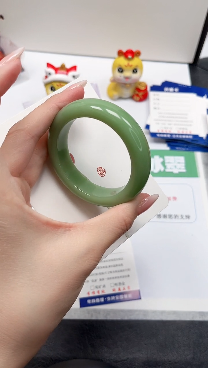 【闪购商品】石英质玉手镯未镶嵌250-50