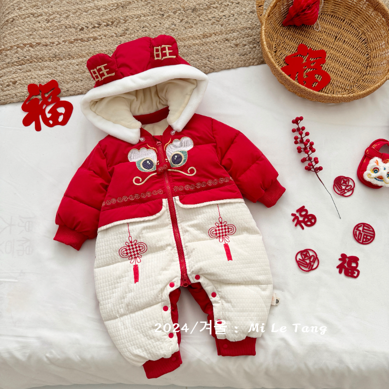 冬季婴儿国风小龙旺旺拼色款年服满月周岁年服白鸭绒羽绒服2404