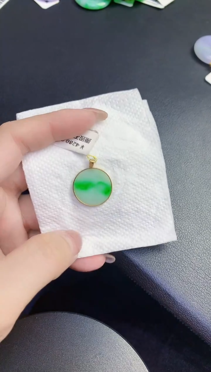 颈饰18K金镶嵌翡翠缅甸天然翡翠A货