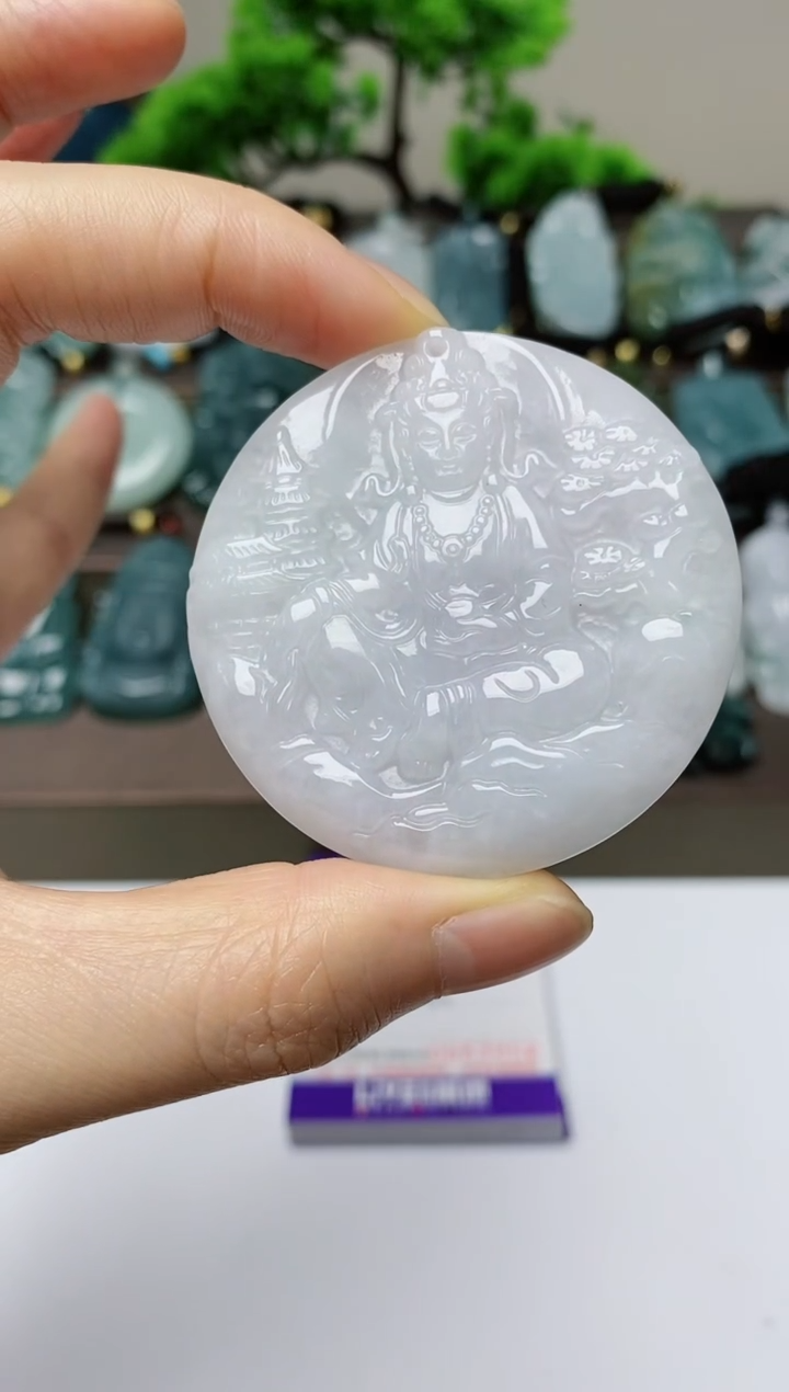 翡翠未镶嵌颈饰         