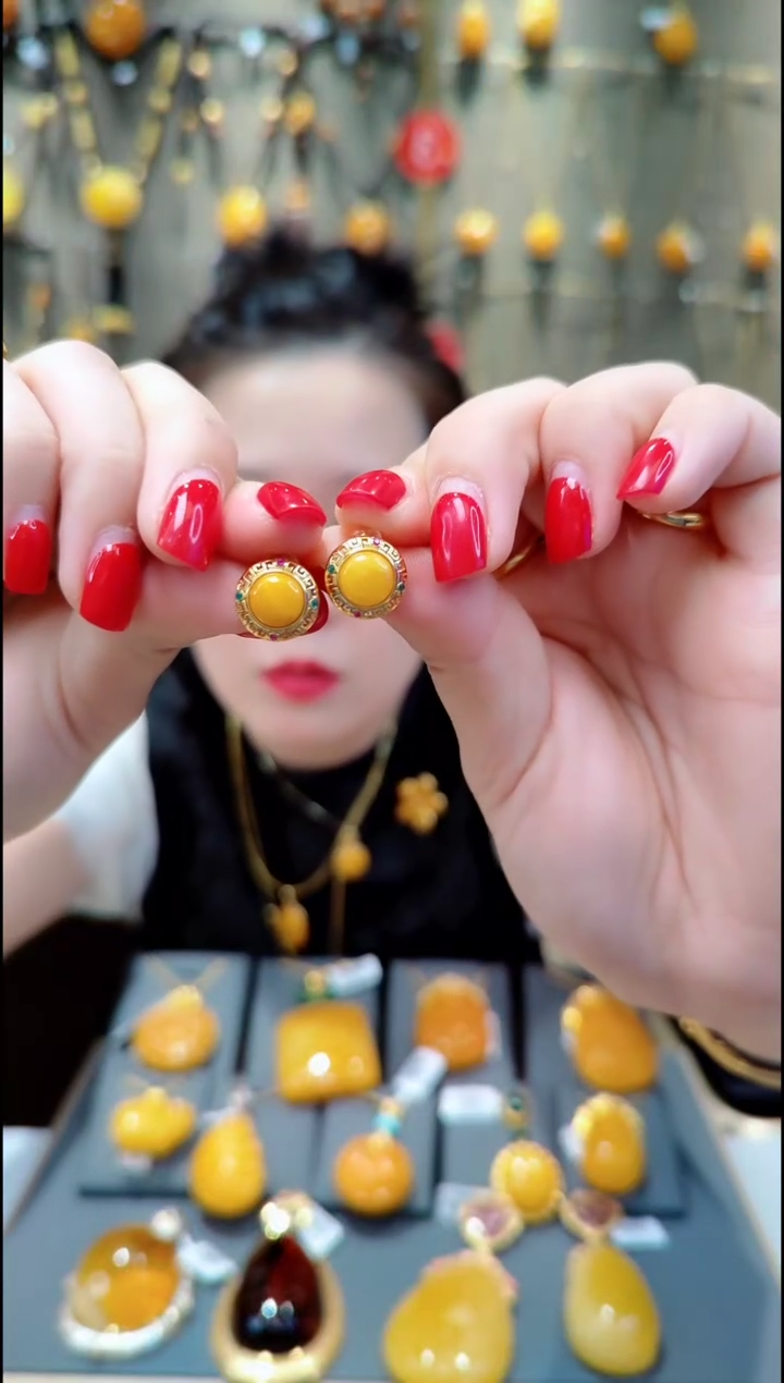 【闪购商品】蜜蜡耳饰银S925镀金镶嵌H708蜜蜡耳坠