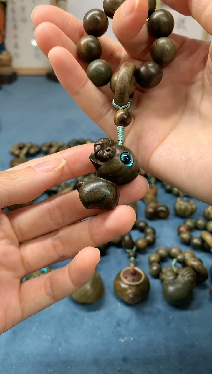 【闪购商品】维腊木（绿檀）把件喜气羊羊 盘玩件