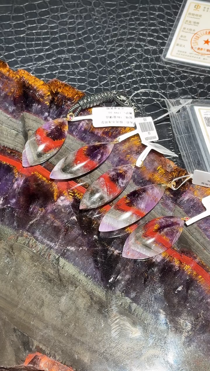 吊坠(不含链)18K金镶嵌水晶极光吊坠（多样性发其一）