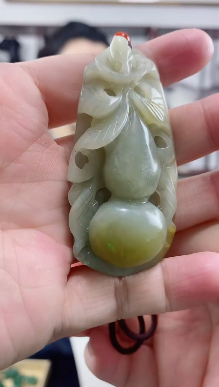 未镶嵌岫玉颈饰1