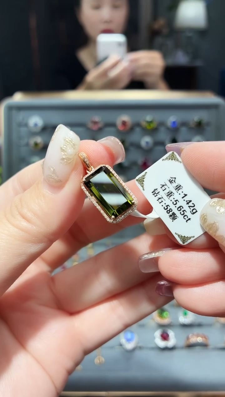 颈饰18K金镶嵌碧玺5.65.