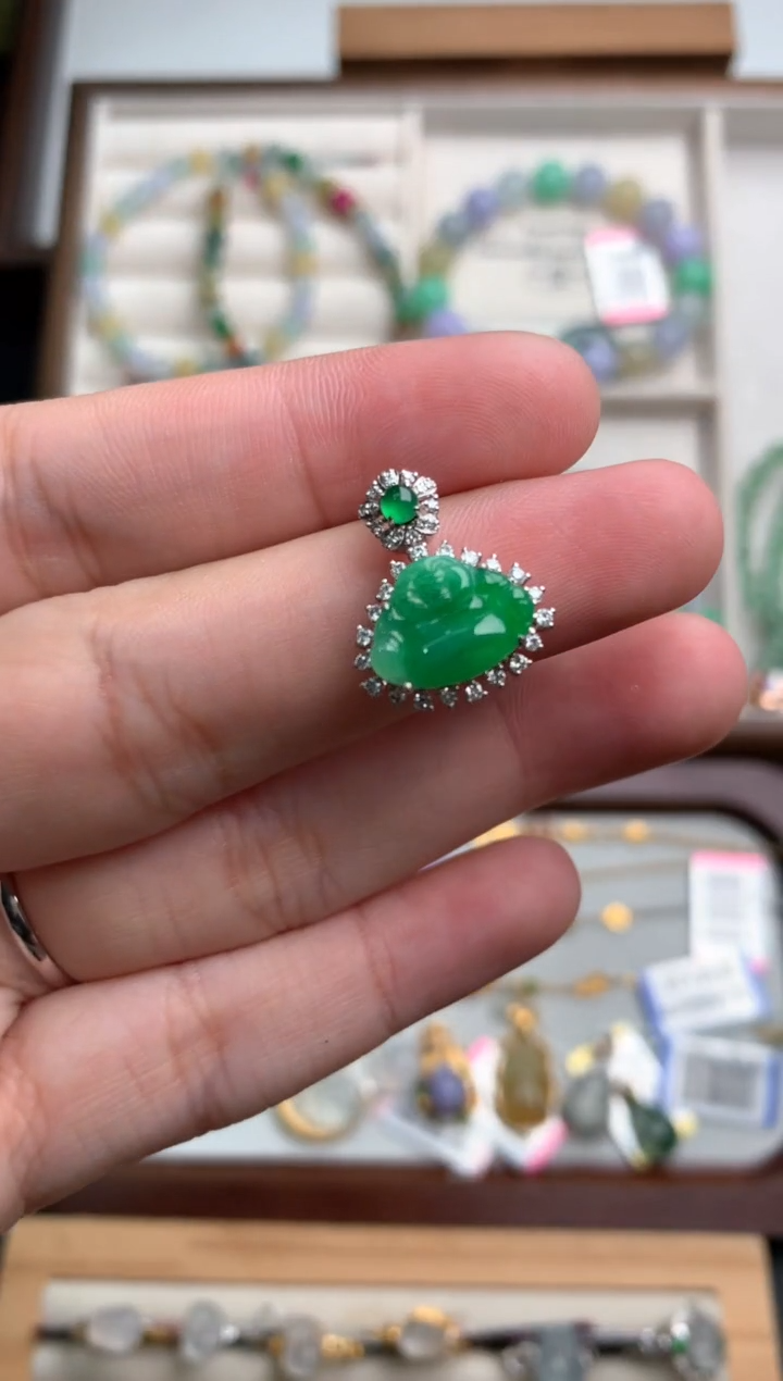 18K金镶嵌挂件翡翠1