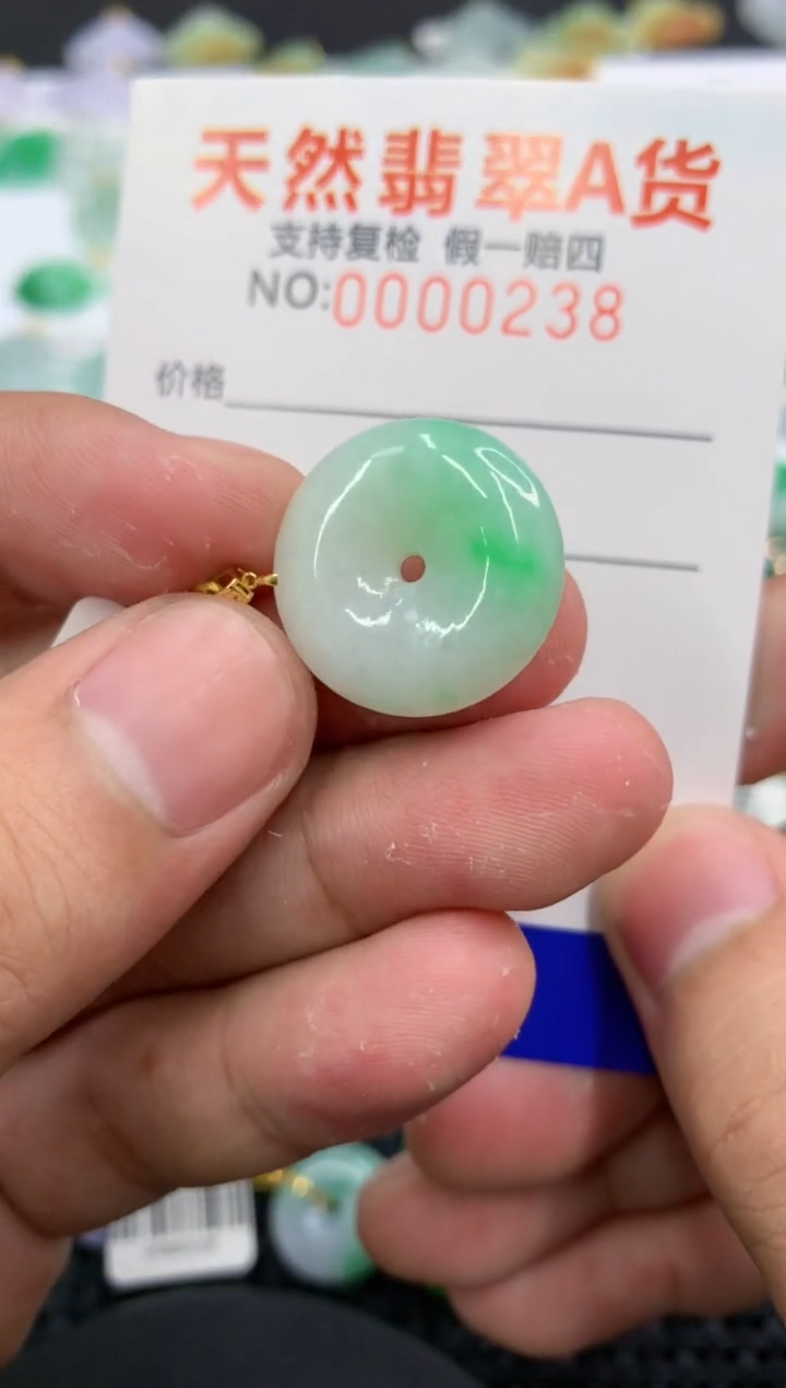 翡翠18K金镶嵌颈饰111111111111