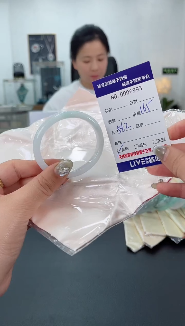 【闪购商品】翡翠手镯未镶嵌天然翡翠A货