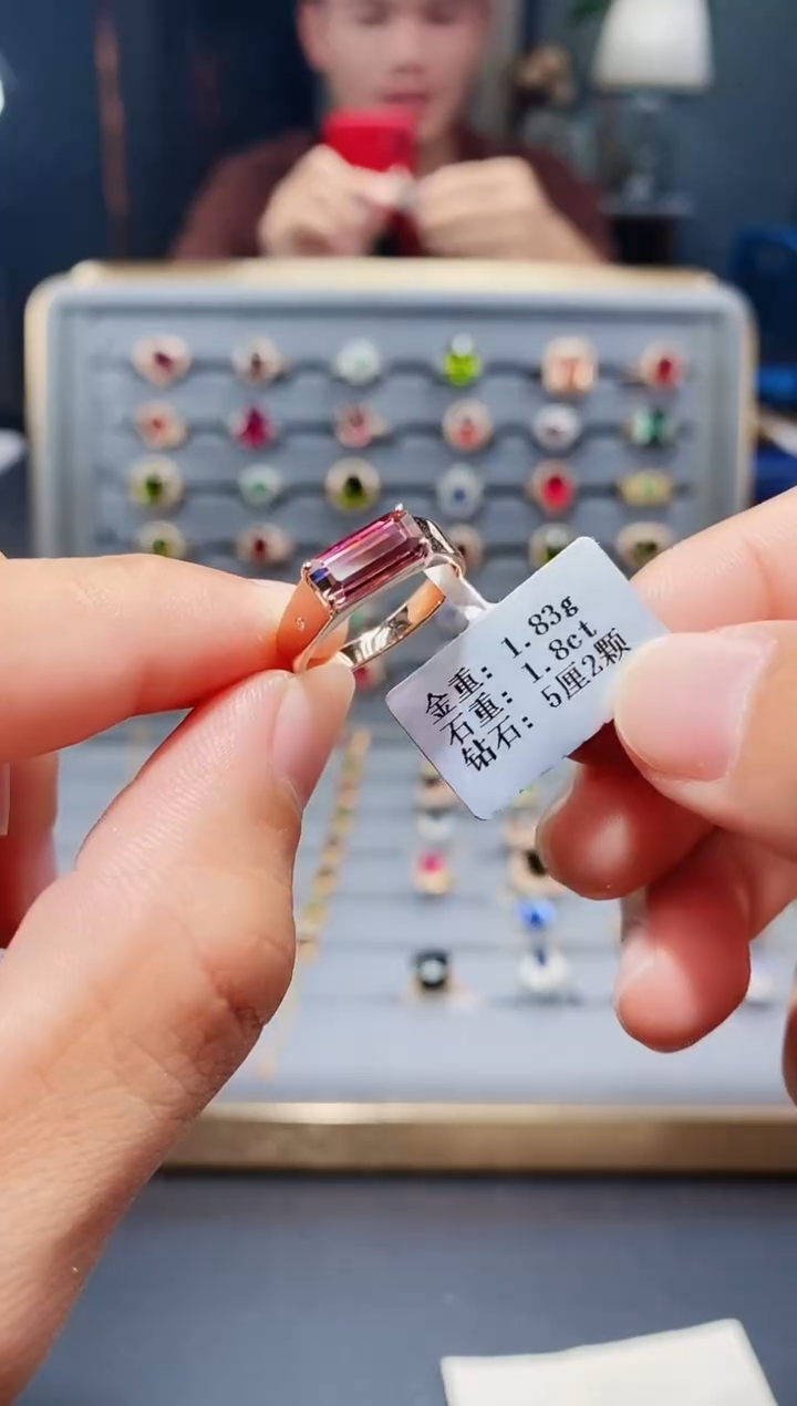 18K金镶嵌戒指碧玺1.8..