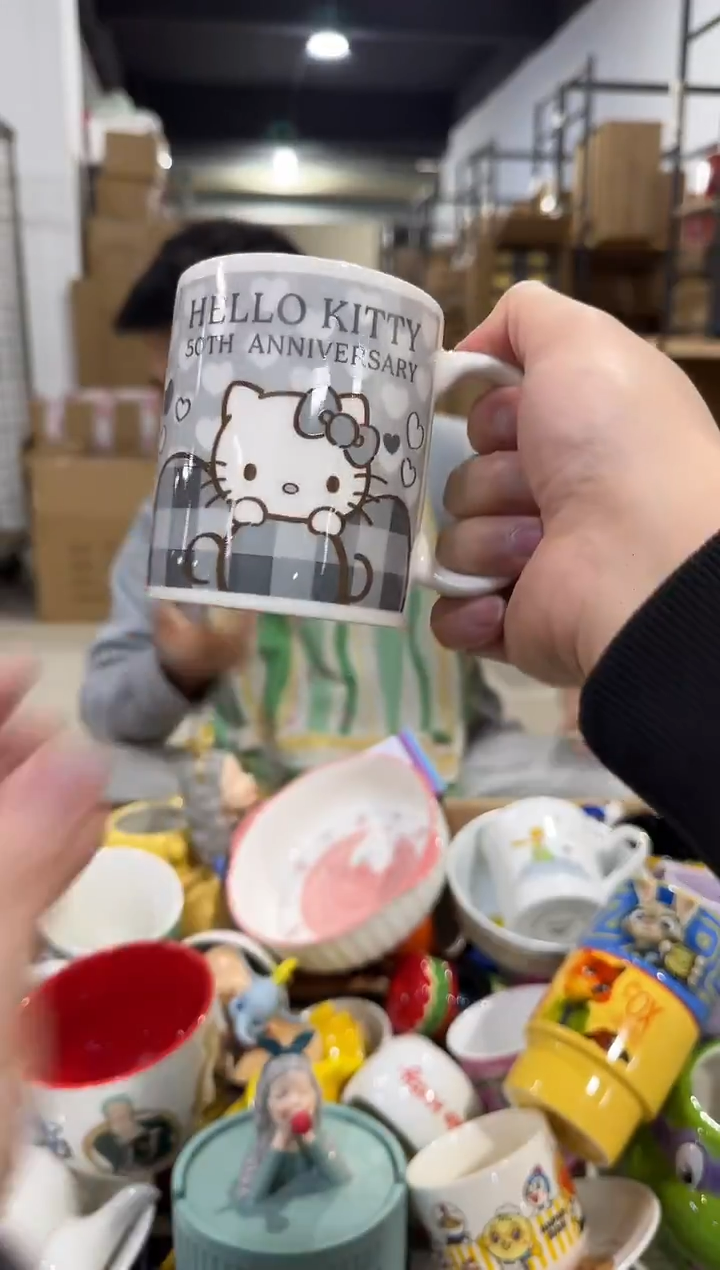 瓷片灰色kt猫马克杯