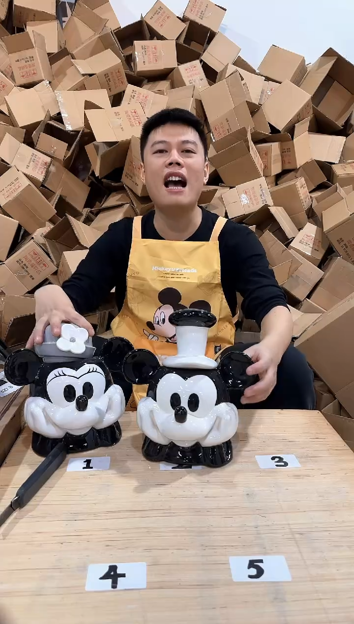 瓷片威力汽船米奇米妮饼干罐一套