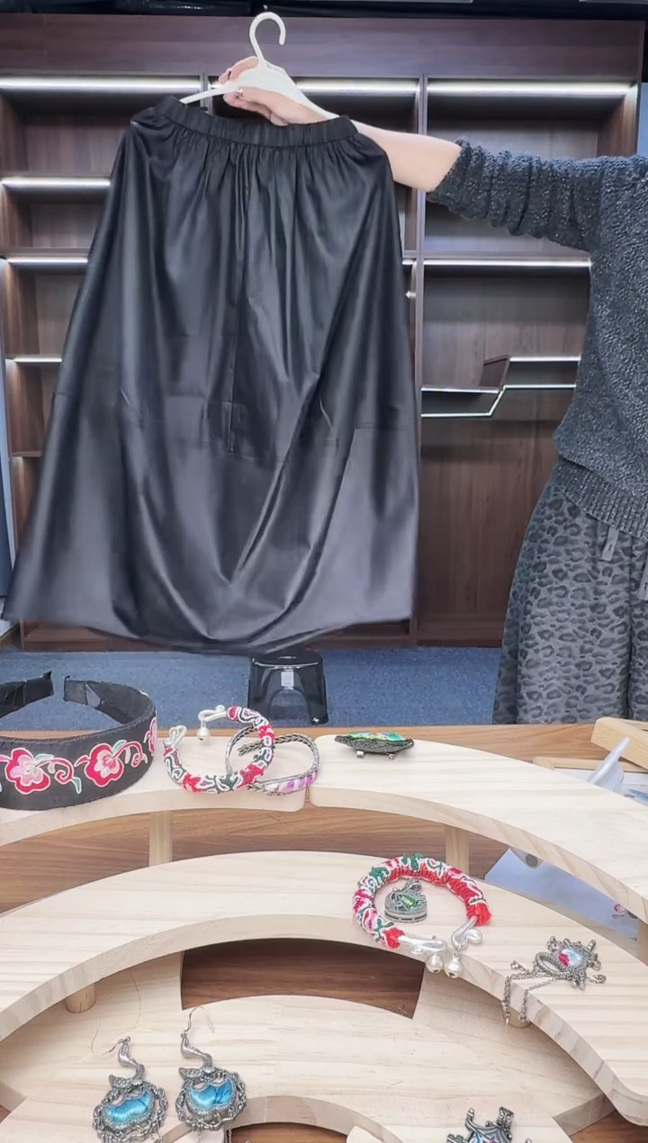 织绣340蒙阿苏苗绣传承