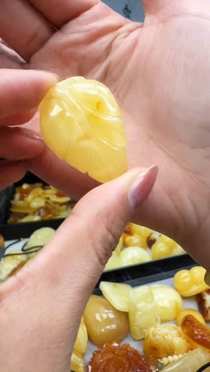 【闪购商品】琥珀裸石未镶嵌挂坠