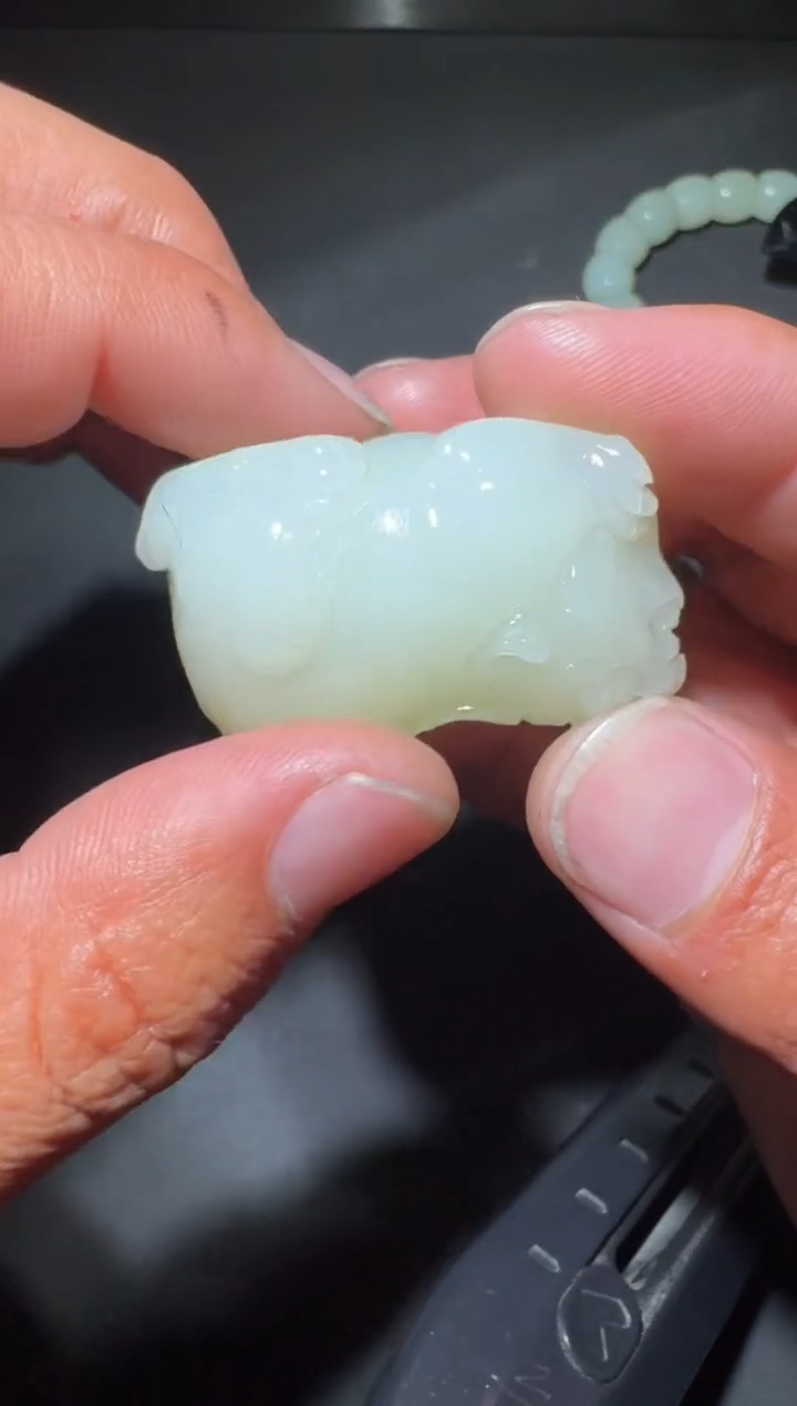 未镶嵌和田玉（糖玉）挂件和田玉
