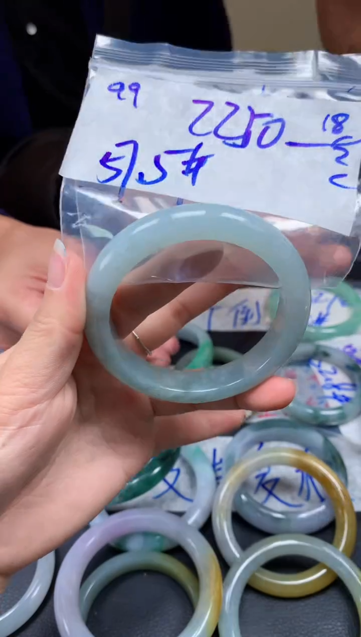 【闪购商品】定制翡翠未镶嵌99毛货需精细抛光手镯多样性拍一发一