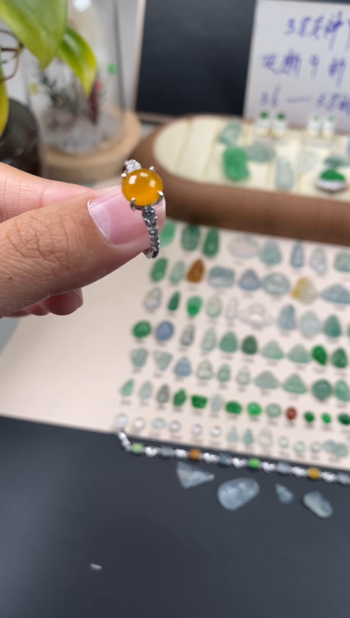 【闪购商品】翡翠颈饰银S925镶嵌翡翠冰黄蛋面