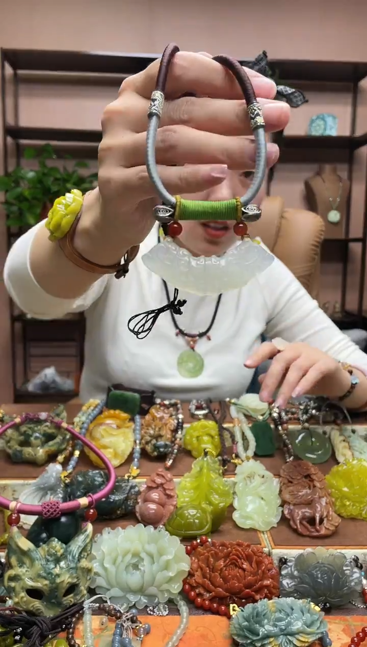 未镶嵌岫玉吊坠·