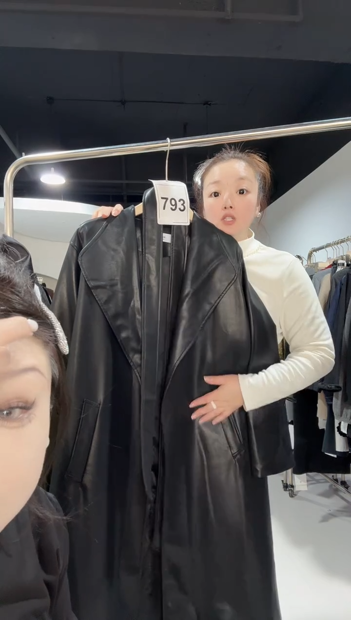 793-皮衣·············