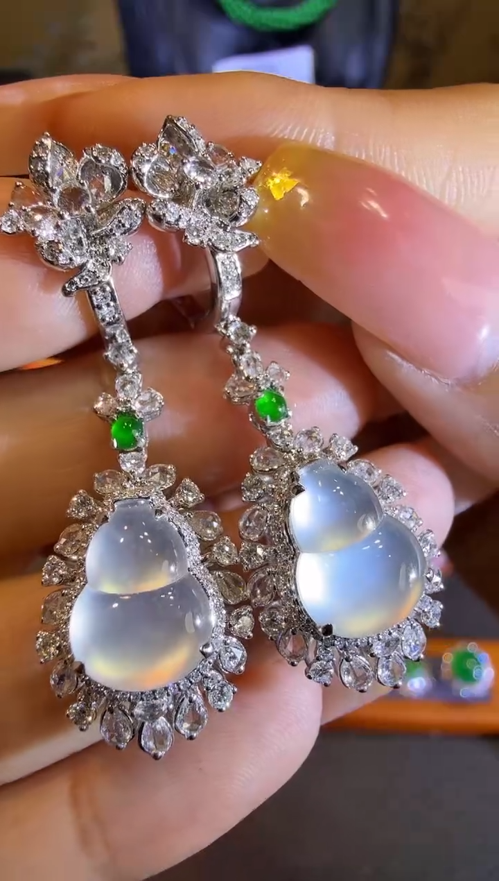 【闪购商品】翡翠耳饰18K金镶嵌玻璃种茅台白葫芦