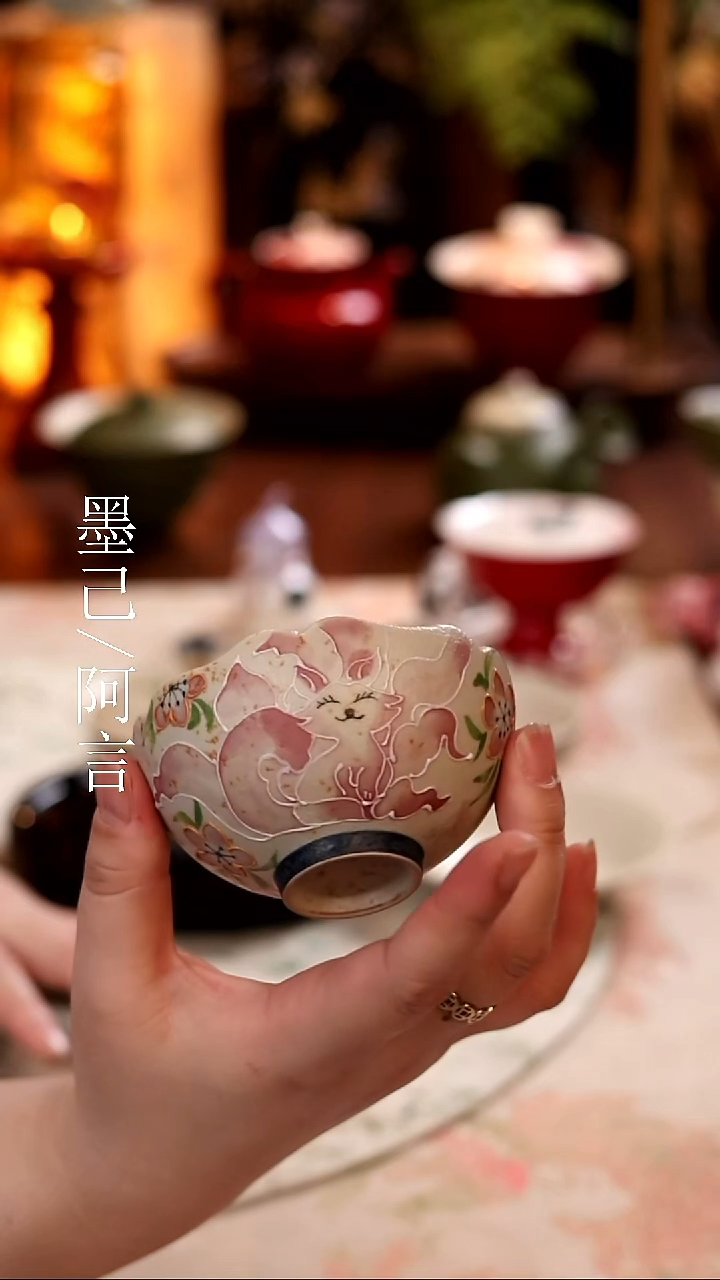 火石红-手绘九尾狐-如意花口主人杯