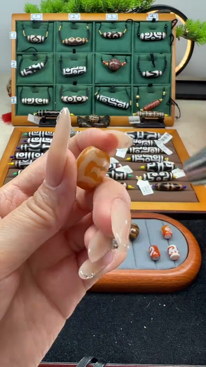 玛瑙/玉髓（覆膜）颈饰未镶嵌65.（微瑕）