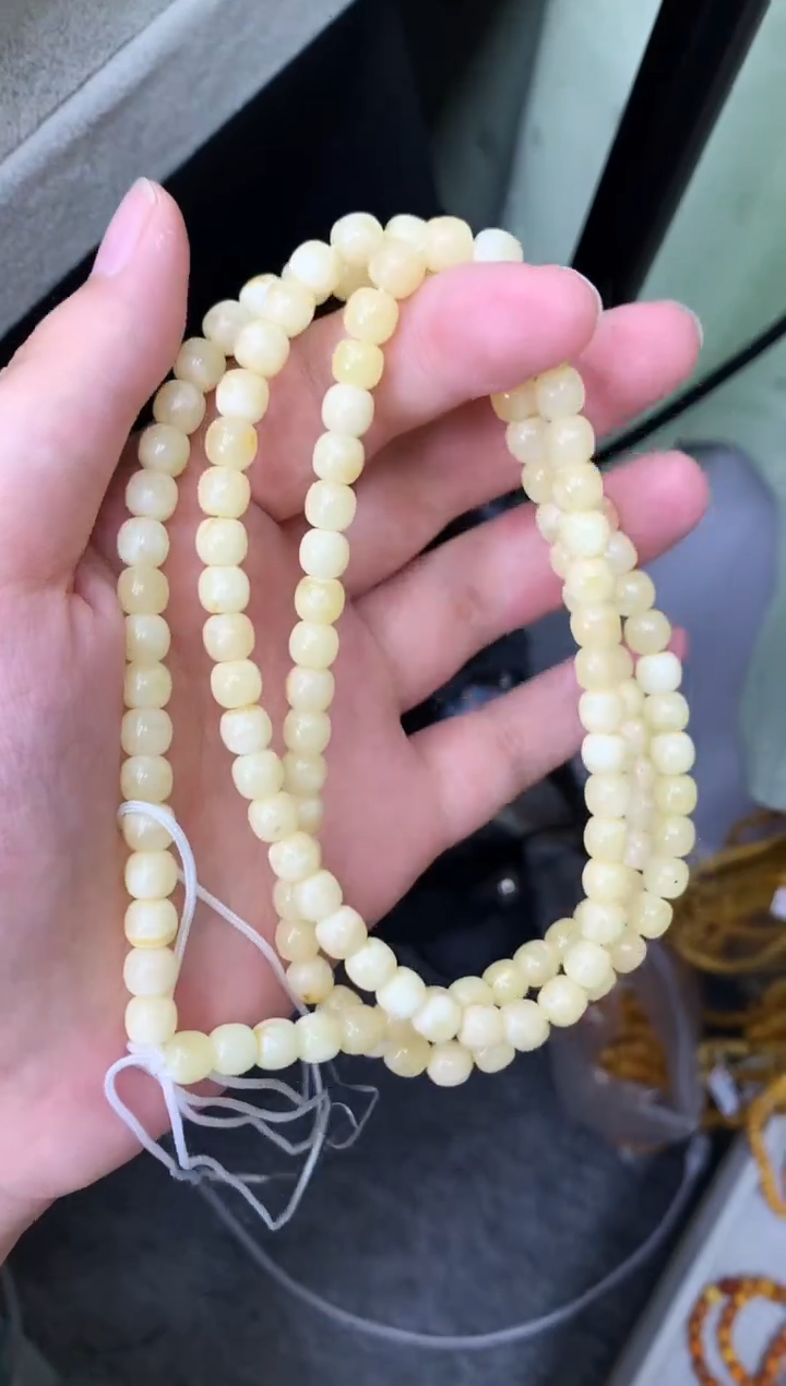 蜜蜡未镶嵌珠宝奇石50