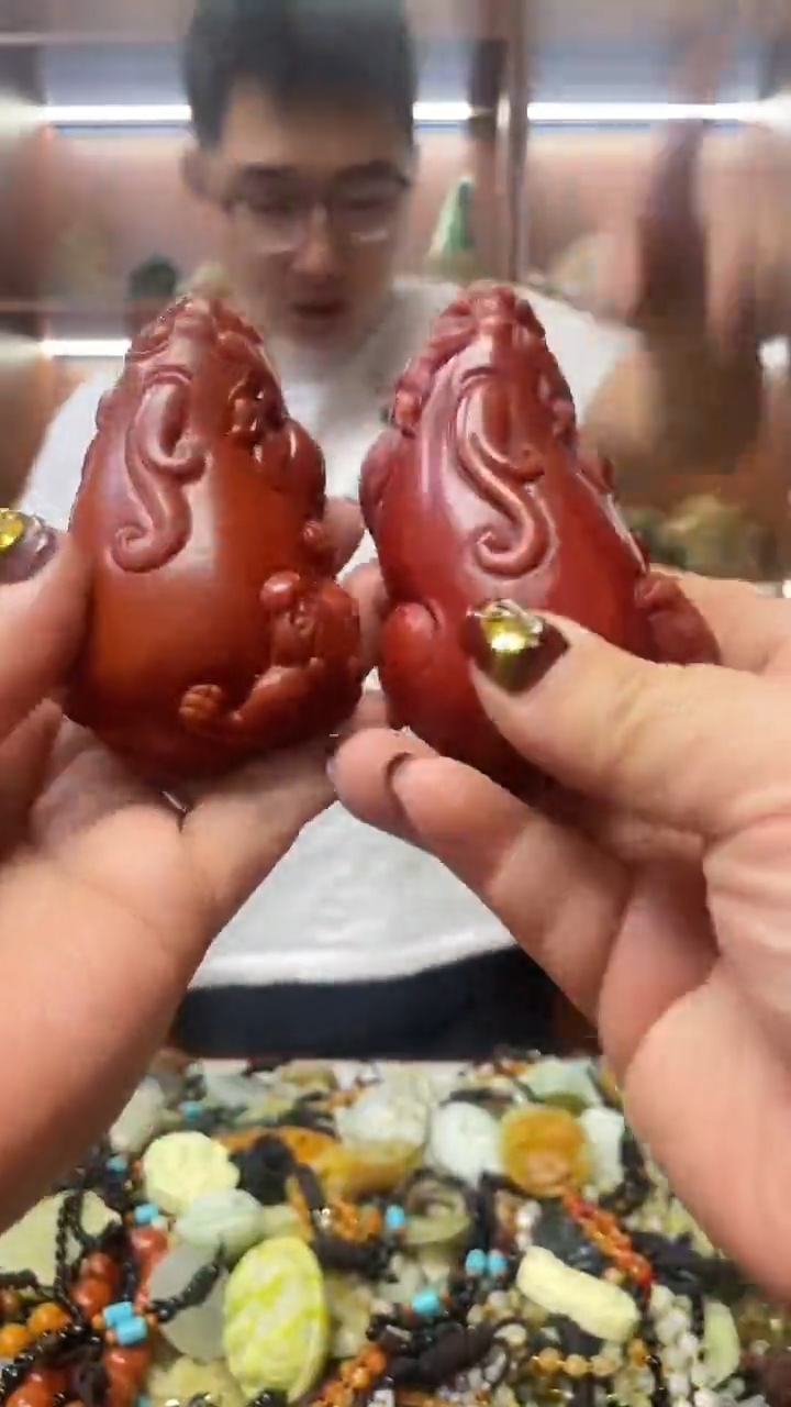 未镶嵌蛇纹石玉手把多样性发货发其中一件