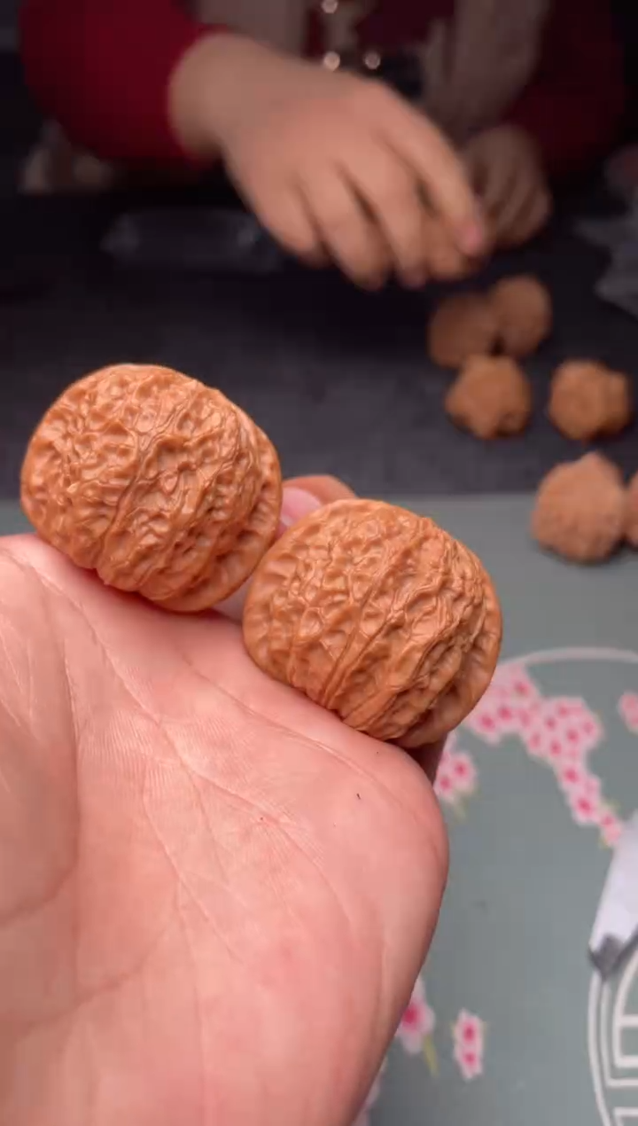 把件文玩核桃a270    血麒麟 38尺