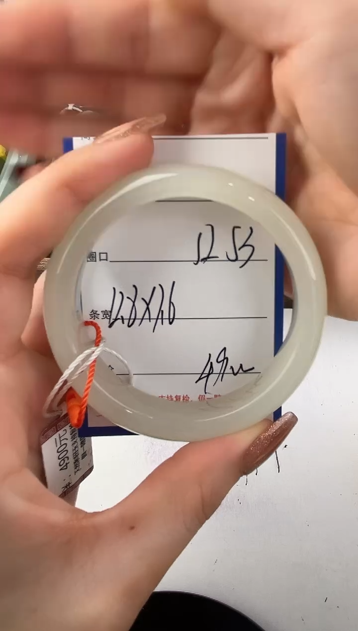 未镶嵌手镯和田玉85颜色微差无瑕疵